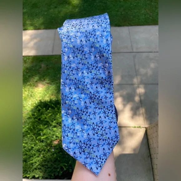 Jhane Barnes 100% Silk Blue Floral Botanical Starburst Geometric Pattern Tie - Picture 13 of 17